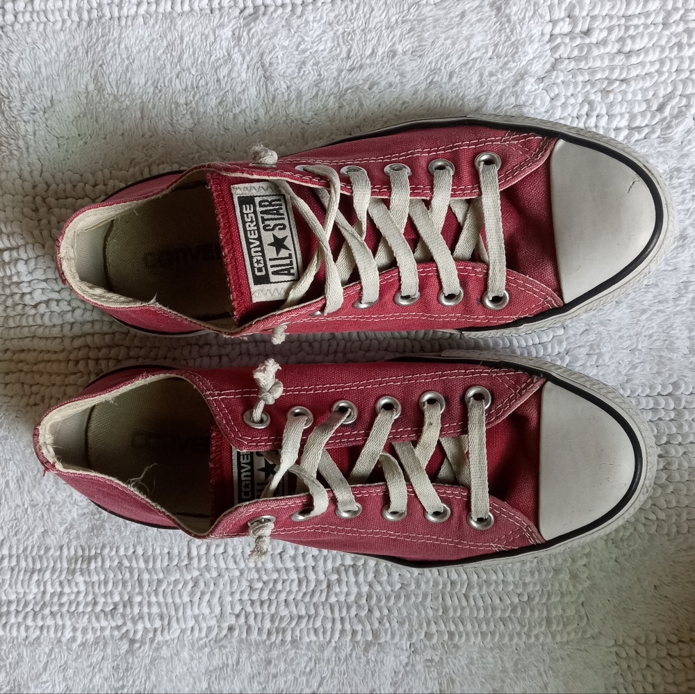 Converse red low top sneakers size 8